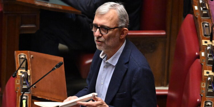 Giachetti si incatena in Aula, ‘qui finché non si sblocca Vigilanza Rai’