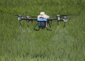 Primo sì dai Paesi Ue all’uso dei droni per i pesticidi