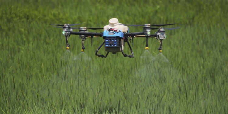 Primo sì dai Paesi Ue all’uso dei droni per i pesticidi