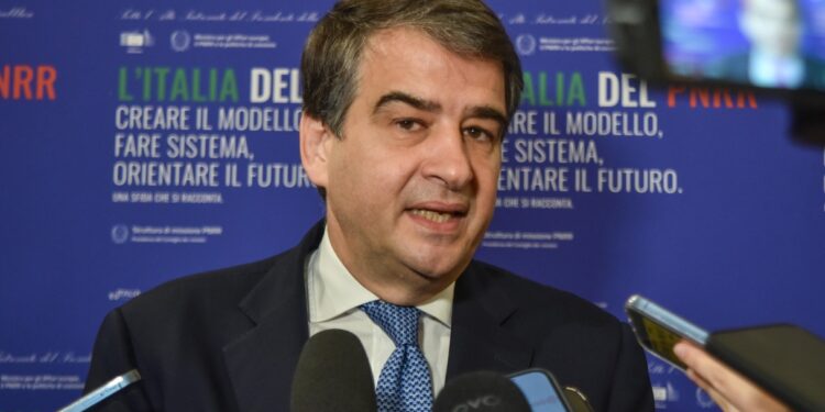 Fondi di coesione contro caro energia, 5 miliardi per l’Italia: piano aiuti per famiglie e imprese
