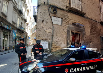 Scontro a fuoco a Napoli, ferite alle gambe due ragazze che passeggiavano