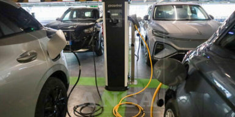 Colonnine auto elettriche, l’Italia supera i 78.000 punti di ricarica installati