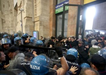 Scontri a manifestazione Pro Palestina a Milano, arresti in corso