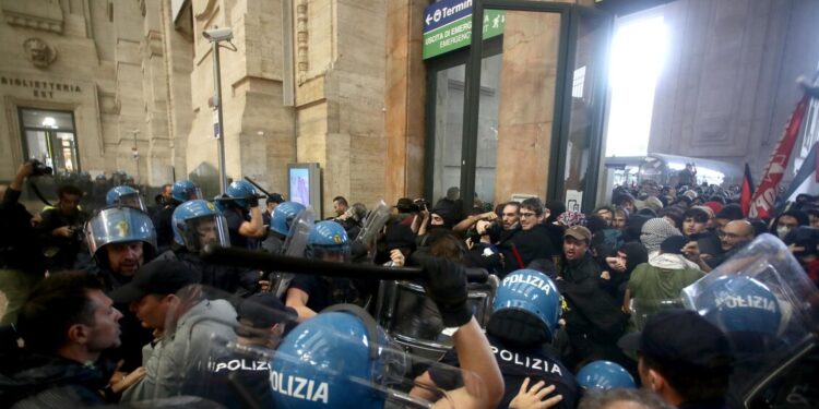 Scontri a manifestazione Pro Palestina a Milano, arresti in corso