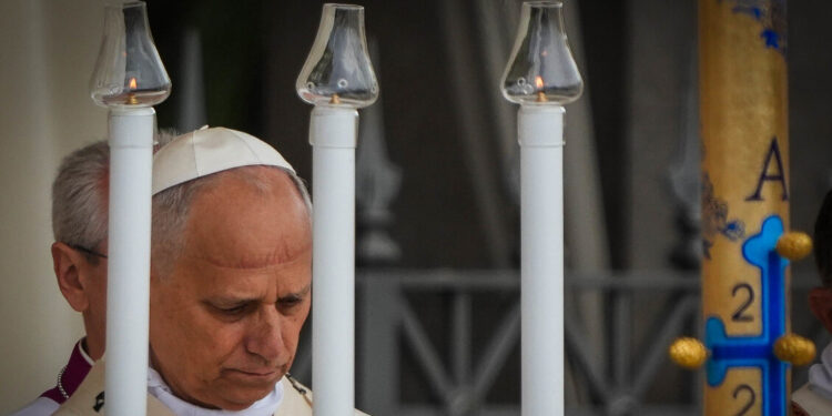 Il Papa, basta guerre, non possiamo rassegnarci alle immagini di morte