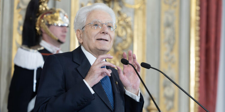 Mattarella visita feriti ad ospedali di Modena e Bologna
