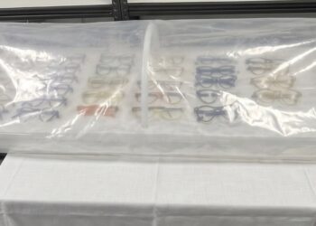 Certottica testa su occhiali soluzioni anti-degrado usate per le mummie