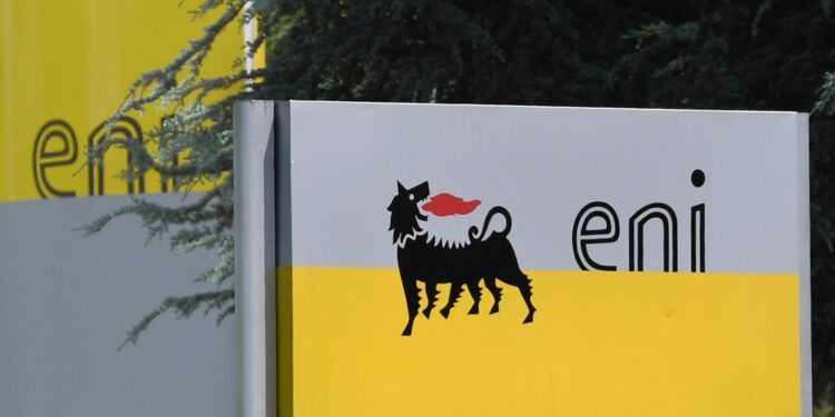 Eni entra nel mercato dei minerali critici, piano per rafforzare la Gigafactory di Brindisi