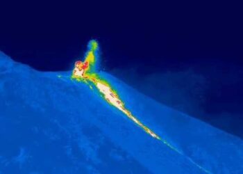 Ingv, flusso lavico dall’area craterica nord di Stromboli
