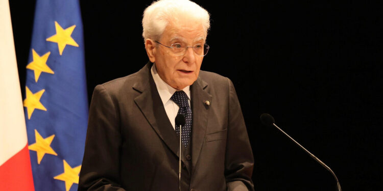 Mattarella: ‘L’Esercito è fondamentale per salvaguardare l’indipendenza del Paese’