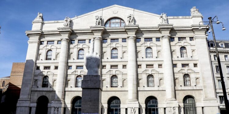 Borsa: Milano sale ancora, il Ftse Mib +2,1%