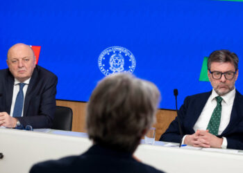 Stop al taglio delle accise su benzina e diesel, lo sconto potrebbe terminare: prezzi aggiornati