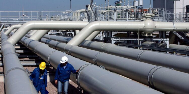 Il petrolio corre con le tensioni in Medi Oriente, il Brent supera i 94 dollari al barile