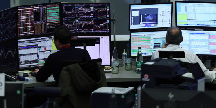 Borsa: l’Europa fiacca con le tensioni Usa-Iran, sale il petrolio