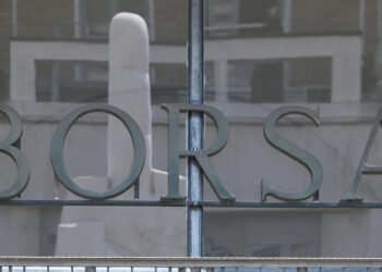 Borsa: Milano poco mossa, bene l’energia e Stm, male Avio e Nexi