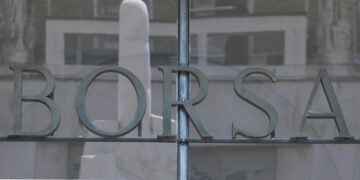 Borsa: Milano poco mossa, bene l’energia e Stm, male Avio e Nexi