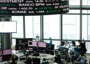 Spread Btp-Bund a 74 punti base, rendimenti dei titoli di Stato in aumento al 3,74%