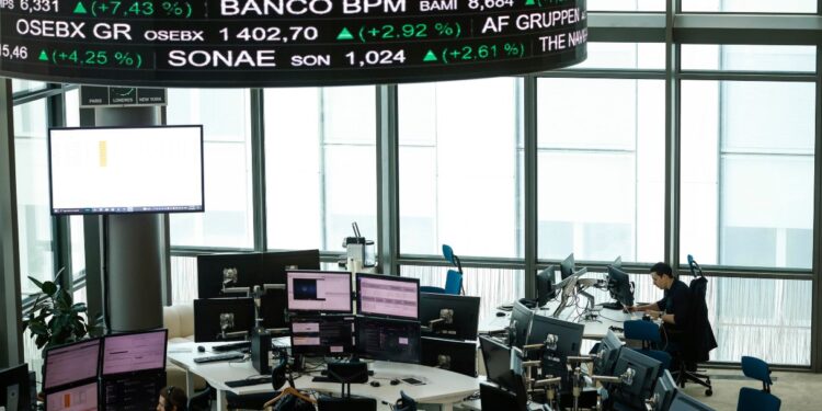 Spread Btp-Bund a 74 punti base, rendimenti dei titoli di Stato in aumento al 3,74%