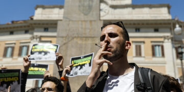 Blengino (Radicali), domani fumeremo cannabis violando la legge