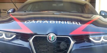 Tenta di buttare giù la fidanzata dalla finestra, arrestato