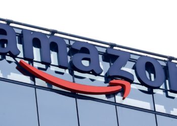 Amazon investe nel Sud Italia, bonus per le Pmi ed energia rinnovabile in Sicilia: il piano