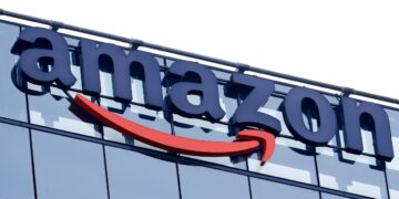 Amazon investe nel Sud Italia, bonus per le Pmi ed energia rinnovabile in Sicilia: il piano