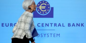 Bce, nuovo rialzo dei tassi in arrivo: quanto aumenteranno le rate dei mutui