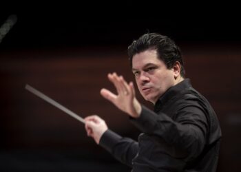 Cristian Măcelaru sul podio di Santa Cecilia per Gershwin e Ravel
