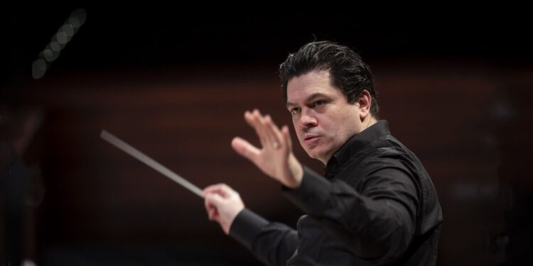 Cristian Măcelaru sul podio di Santa Cecilia per Gershwin e Ravel