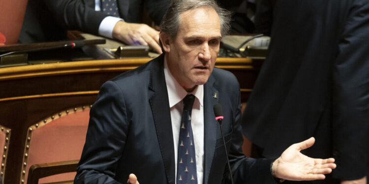 Scalfarotto: ‘Menia redarguisce una coppia gay, intollerante ed omofobo’