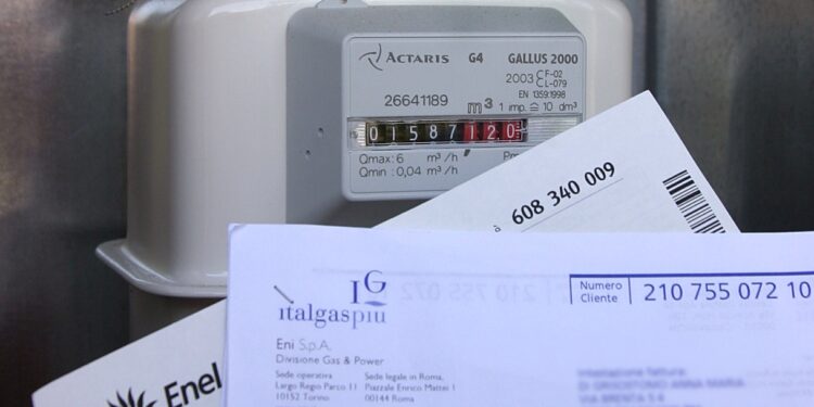 Gas, spesa media aumentata di 633 euro in sei anni: altri aumenti per i clienti vulnerabili