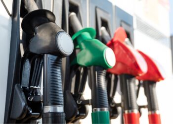 Taglio accise verso lo stop, ipotesi bonus carburante da 100 euro: chi ne avrebbe diritto