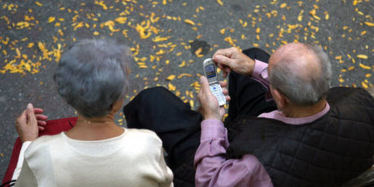 Istat, italiani più solidali, salgono aiuti informali a parenti e amici