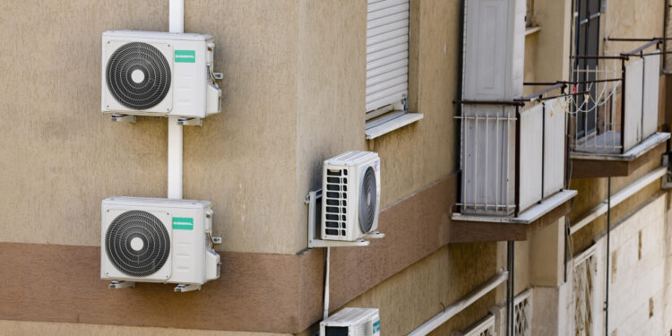 Terna, domanda elettricità giugno al top da 10 anni, pesa il caldo