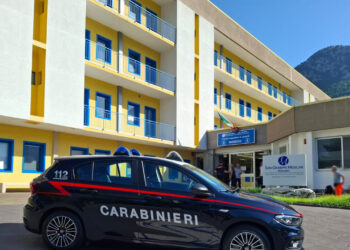 Fuma durante ossigeno terapia e provoca incendio in ospedale, denunciata