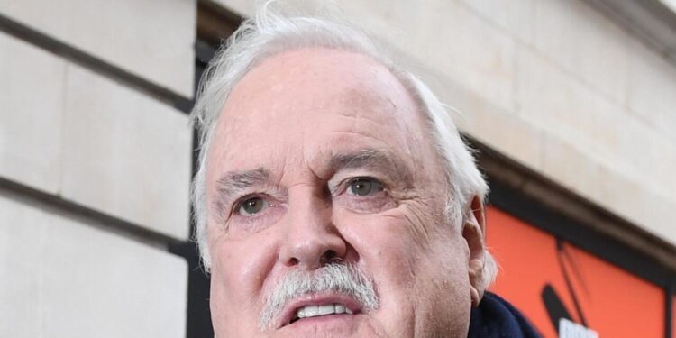 ‘Ci sono culture migliori’, è bufera in Gb su John Cleese dei Monty Python