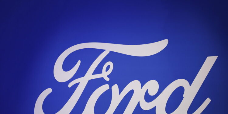Ford produrrà veicoli con Geely nello stabilimento di Valencia