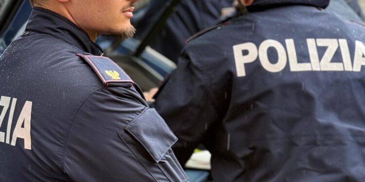 Prende a calci un 70enne, 18enne in cella per tentato omicidio nel Napoletano