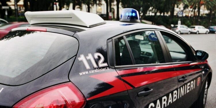 Omicidio a Modena, uomo accoltellato nell’androne di un condominio