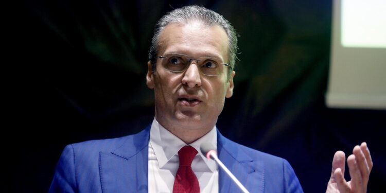 Intesa Sanpaolo premiata come migliore Investment bank in Italia