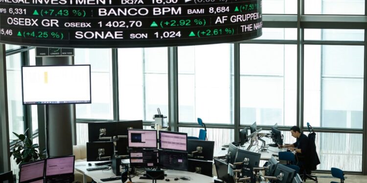 Lo spread torna a crescere, i rendimenti dei Btp stabilmente oltre il 4%