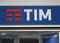 Poste offre 835 euro e 109 titoli per ogni 500 azioni di Tim, cosa cambia per gli utenti dopo l’Opas