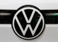 Volkswagen licenzia e la Cina avanza, fabbriche chiuse e la crisi spaventa anche l’Italia