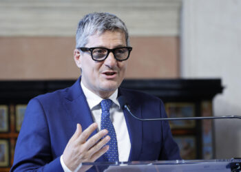 Barachini, ‘spot istituzionali solo con attori e voci umane e uso IA va dichiarato’