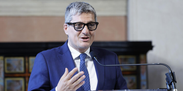 Barachini, ‘spot istituzionali solo con attori e voci umane e uso IA va dichiarato’