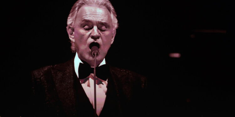 Bocelli celebra i 30 anni di carriera con due pubblicazioni da collezione