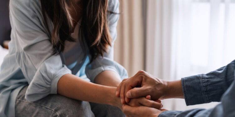 Istat, i caregiver sono oltre 12 milioni, le donne più impegnate