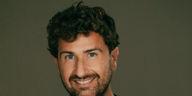 Alessandro Siani, arriva il tour estivo di Fake News