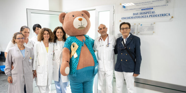 Pigi in viaggio per l’Italia, la mascotte della Pigiama Run incontra i bambini malati