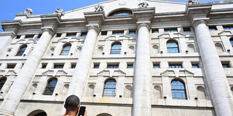 Consob, Piazza Affari regina d’Europa, ma il mercato si restringe